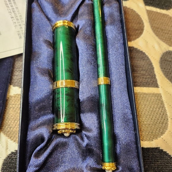 MIKIMOTO International Perfume refillable/ Lip Brush with pearls Vintage not use - Picture 2 of 10